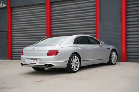 More photos of 2023 Bentley Flying Spur Hybrid Mulliner at Gravity Autos Hollywood, FL