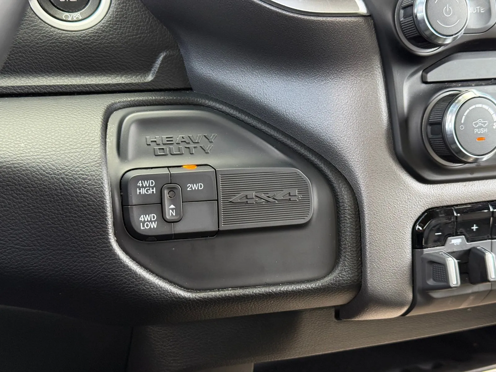 2024 RAM Ram 3500 Pickup Big Horn - Photo 26