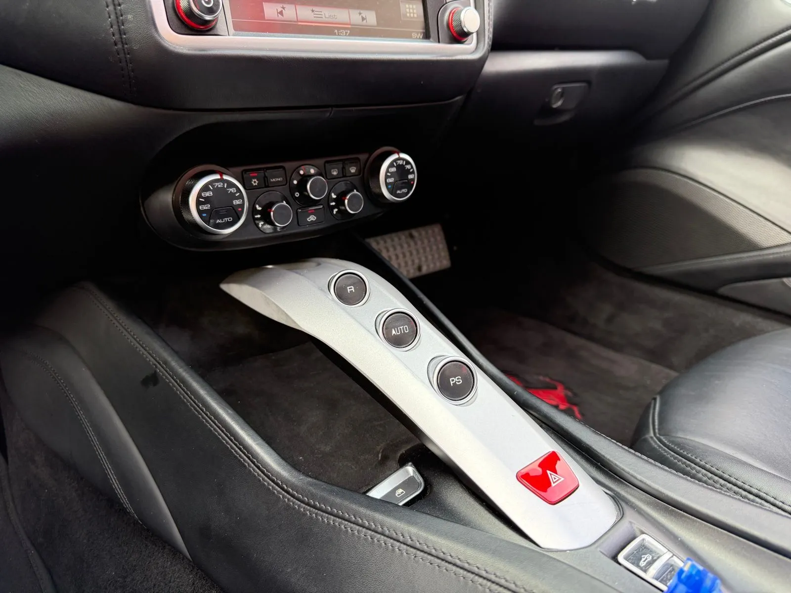 2016 Ferrari California T Base - Photo 24