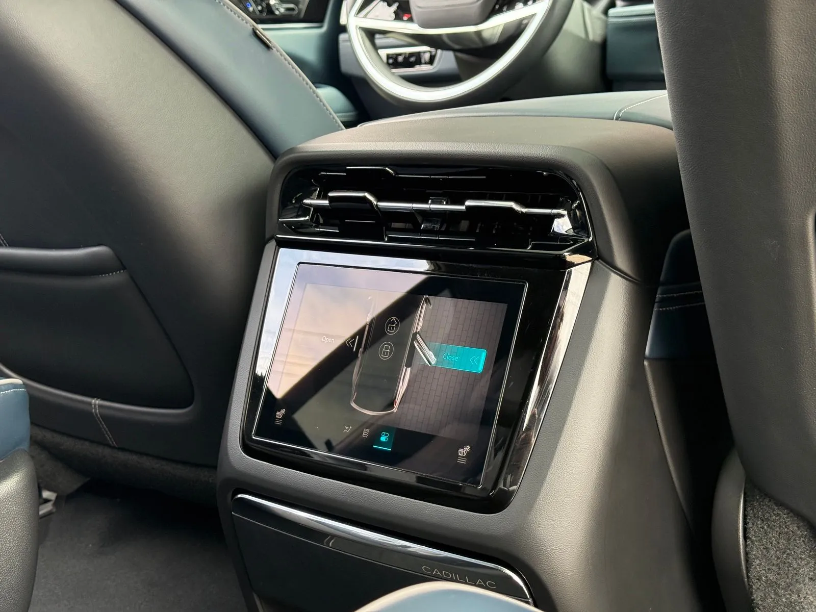 2025 Cadillac Escalade IQ Luxury 2 - Photo 26
