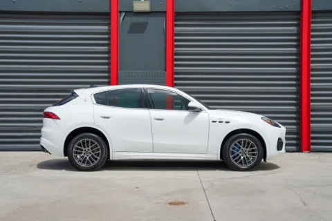 Photos of 2023 Maserati Grecale GT for sale in Hollywood, FL at Gravity Autos Hollywood