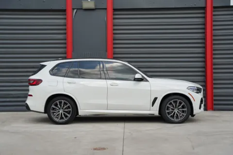 Another view of 2022 BMW X5 sDrive40i for sale in Hollywood, FL at Gravity Autos Hollywood