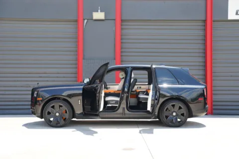 More photos of 2022 Rolls-Royce Cullinan Black Badge at Gravity Autos Hollywood, FL