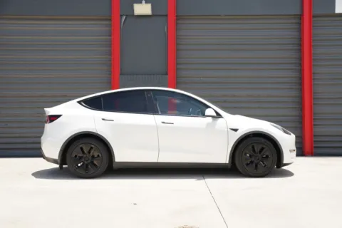 More photos of 2022 Tesla Model Y Long Range at Gravity Autos Hollywood, FL