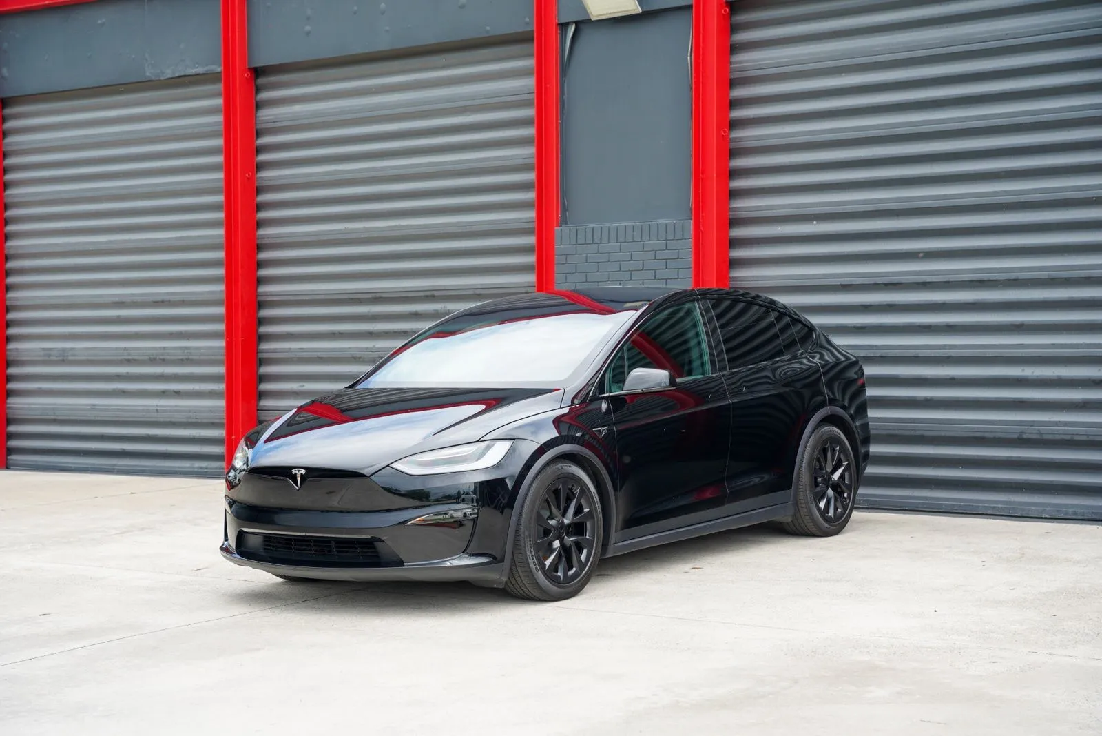2022 Tesla Model X Long Range's photo