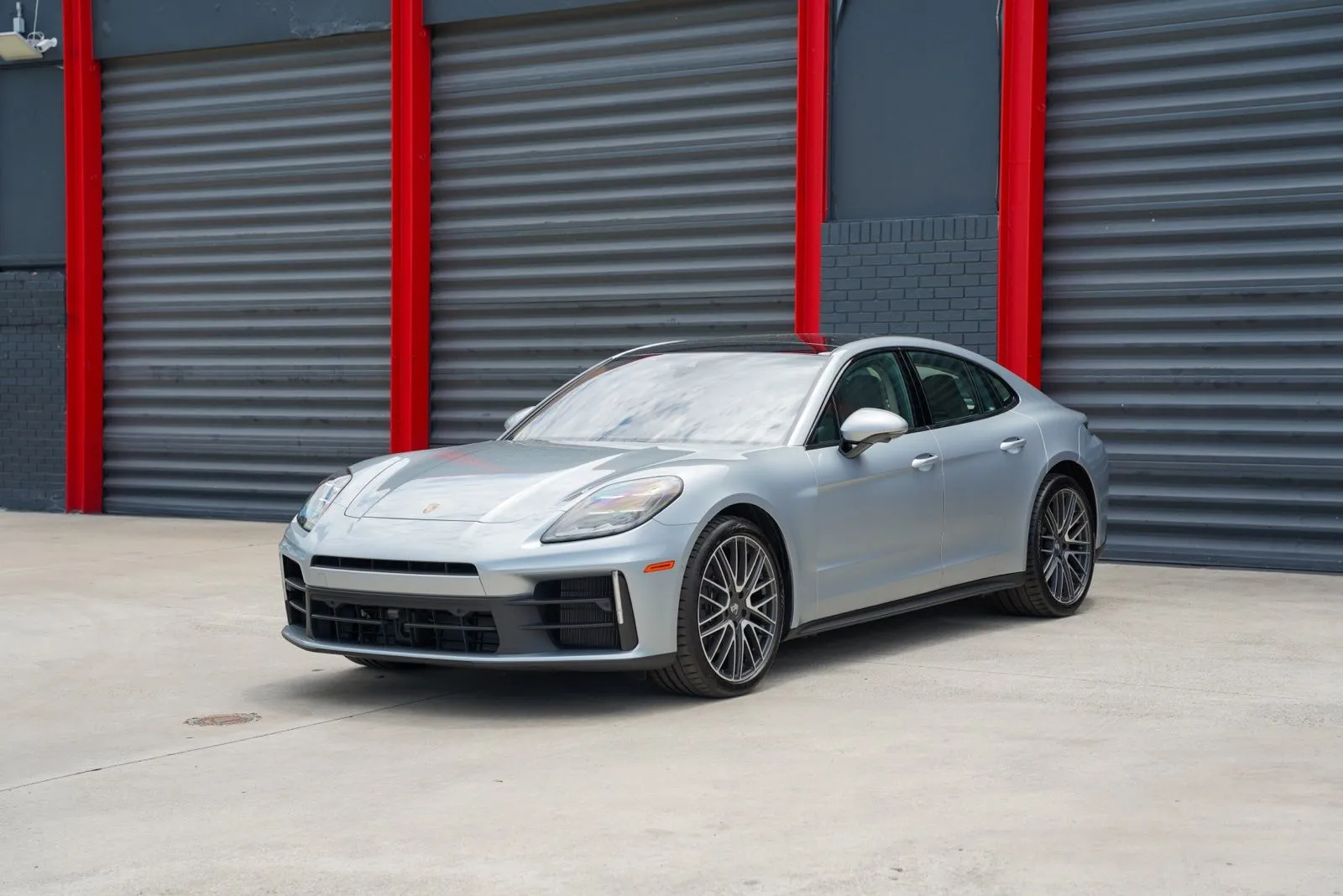2026 Porsche Panamera 4's photo