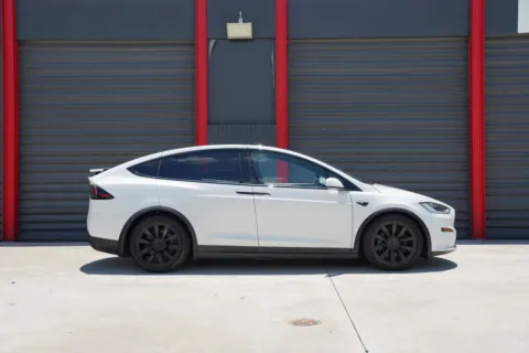 More photos of 2023 Tesla Model X Standard Range at Gravity Autos Hollywood, FL