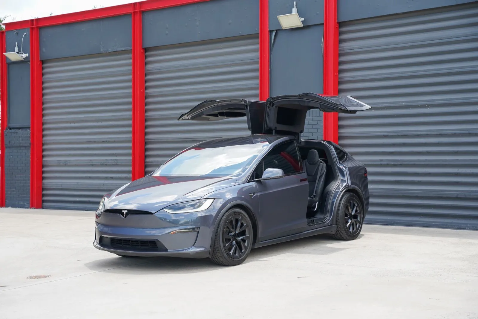 2023 Tesla Model X Long Range's photo