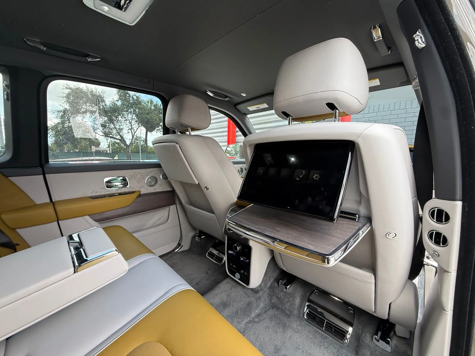 2025 Rolls-Royce Cullinan Base - Photo 34