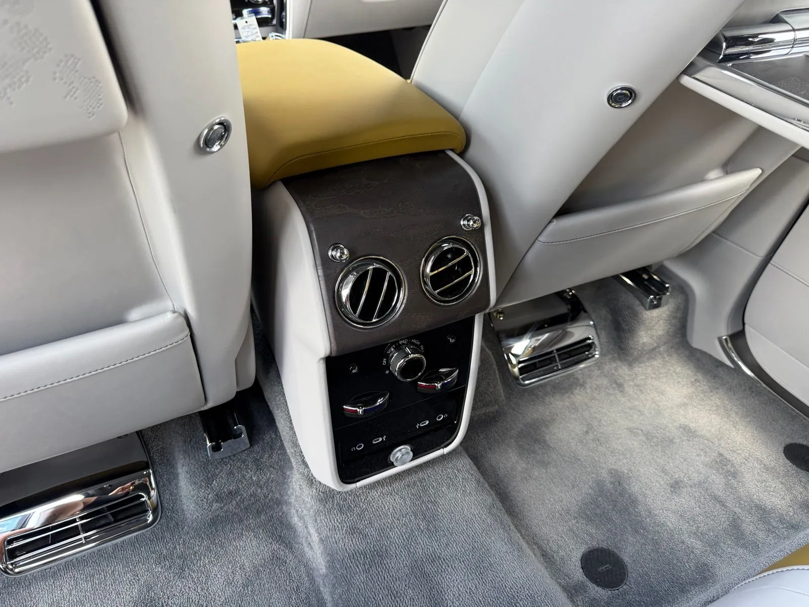 2025 Rolls-Royce Cullinan Base - Photo 42