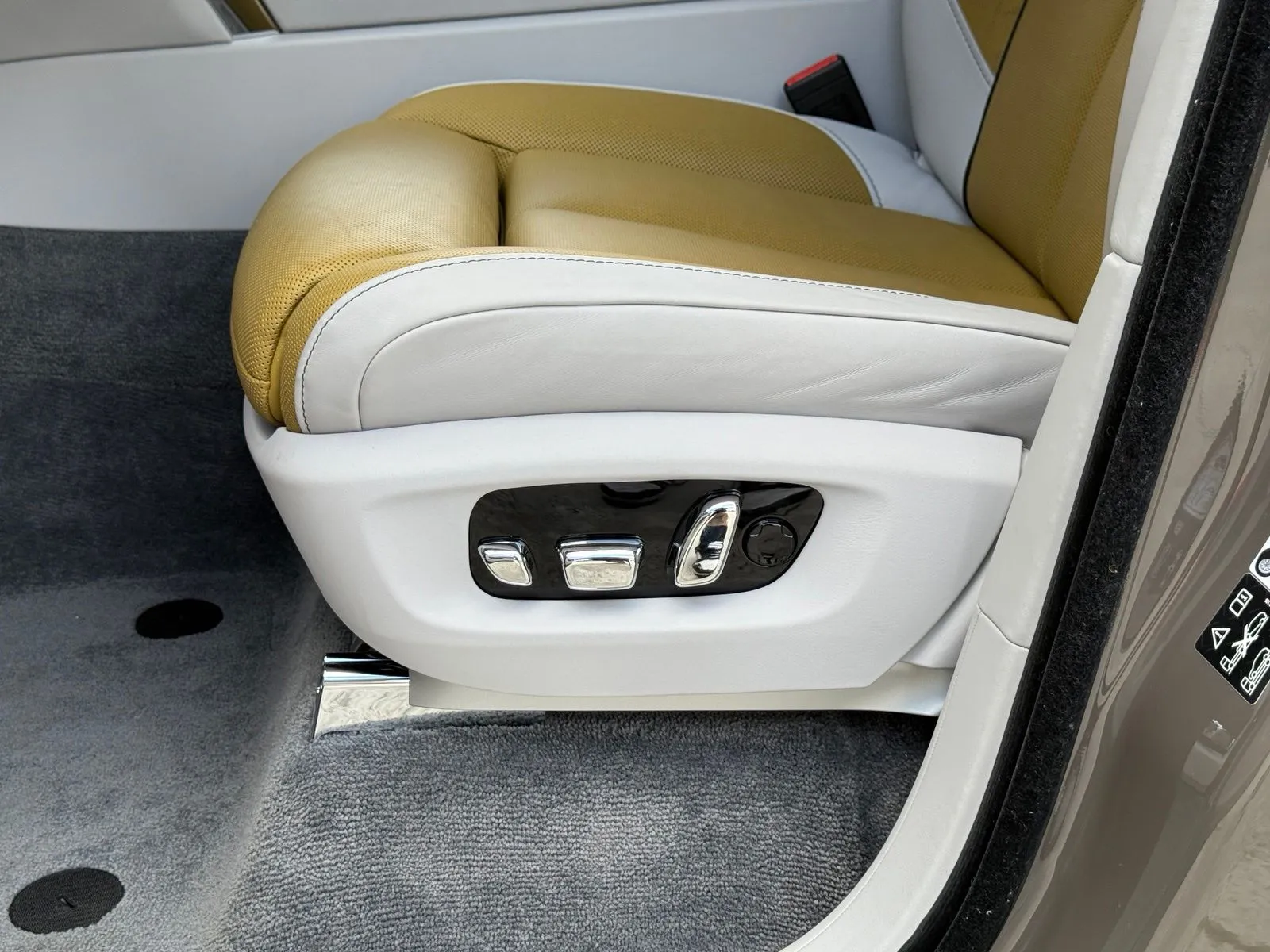 2025 Rolls-Royce Cullinan Base - Photo 28