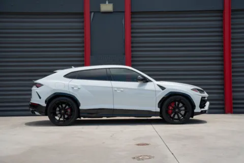 More photos of 2022 Lamborghini Urus at Gravity Autos Hollywood, FL