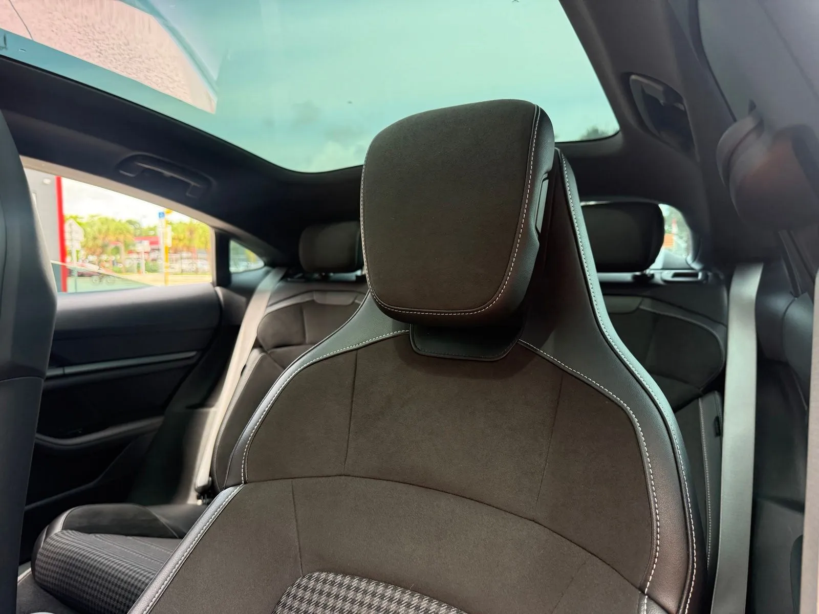 2025 Porsche Taycan Base - Photo 20