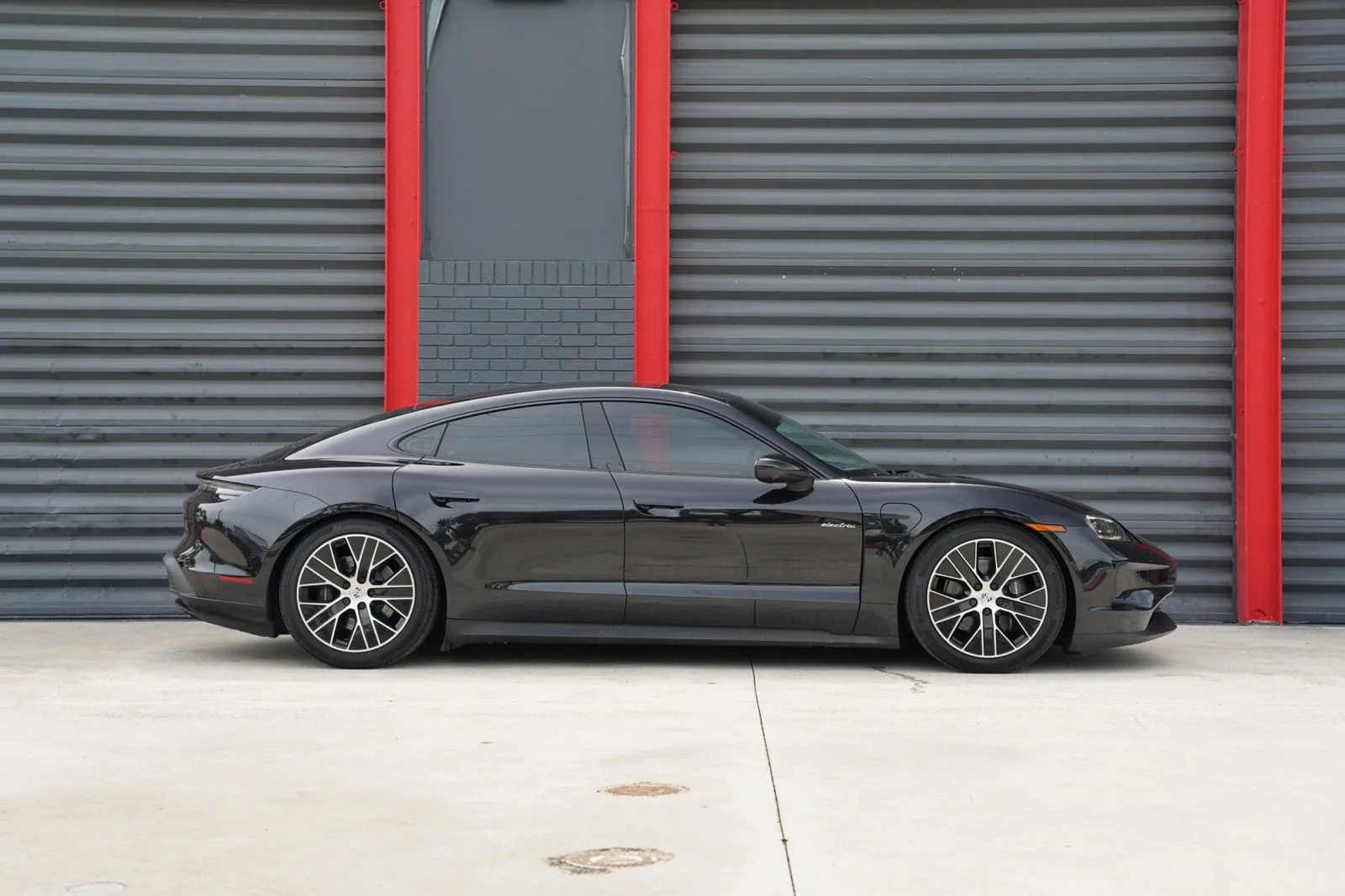 2025 Porsche Taycan Base - Photo 6