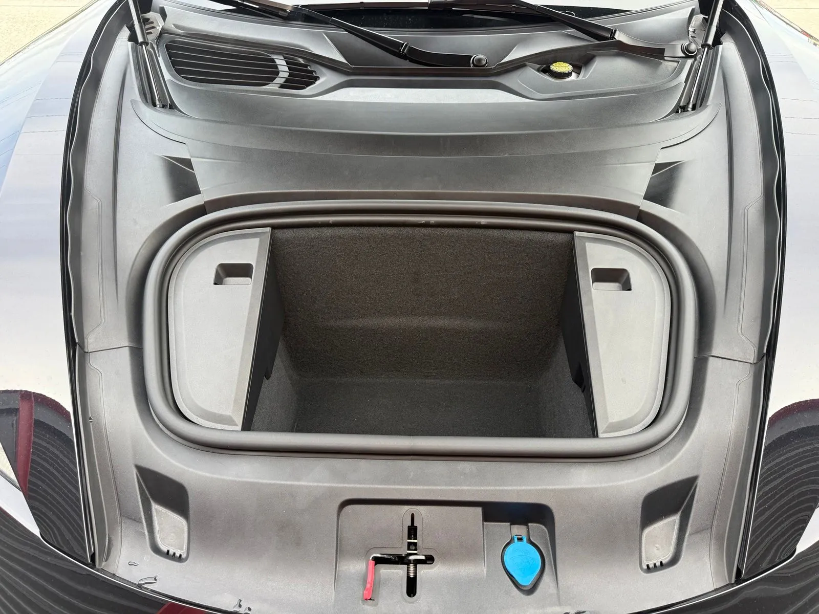 2025 Porsche Taycan Base - Photo 29