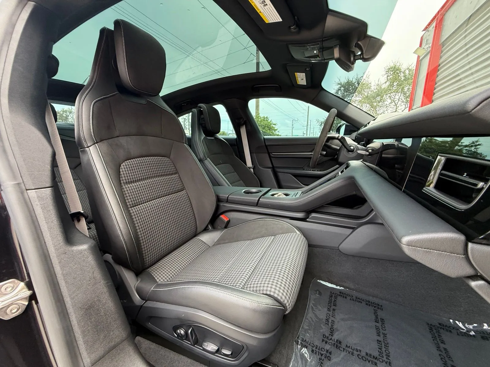 2025 Porsche Taycan Base - Photo 28