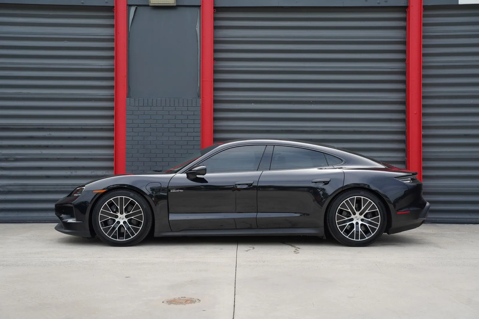 2025 Porsche Taycan Base - Photo 8