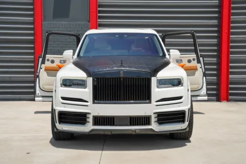 Another view of 2019 Rolls-Royce Cullinan for sale in Hollywood, FL at Gravity Autos Hollywood