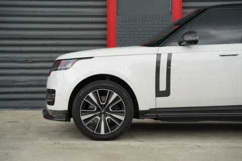 More photos of 2025 Land Rover Range Rover Plug-In Hybrid SE at Gravity Autos Hollywood, FL