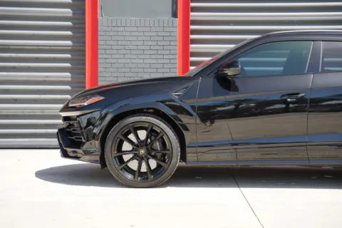 More photos of 2022 Lamborghini Urus at Gravity Autos Hollywood, FL