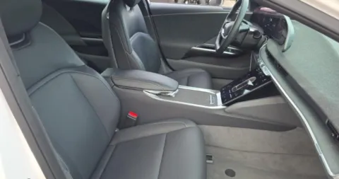 More photos of 2024 Lucid Air Pure at Gravity Autos Hollywood, FL