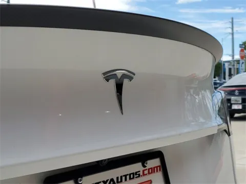 More photos of 2022 Tesla Model Y Performance at Gravity Autos Hollywood, FL