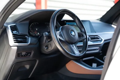 Another view of 2022 BMW X5 xDrive40i for sale in Hollywood, FL at Gravity Autos Hollywood