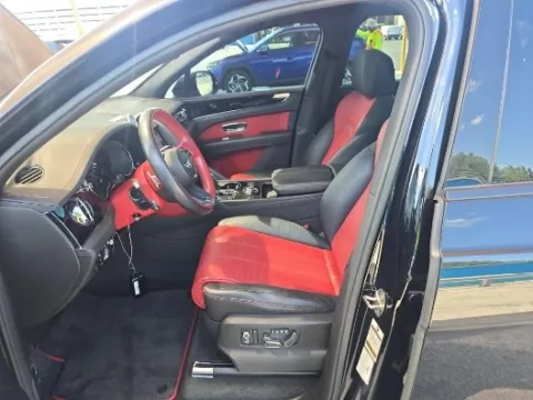 Another view of 2021 Bentley Bentayga V8 for sale in Hollywood, FL at Gravity Autos Hollywood