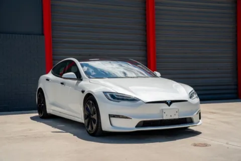 More photos of 2022 Tesla Model S at Gravity Autos Hollywood, FL