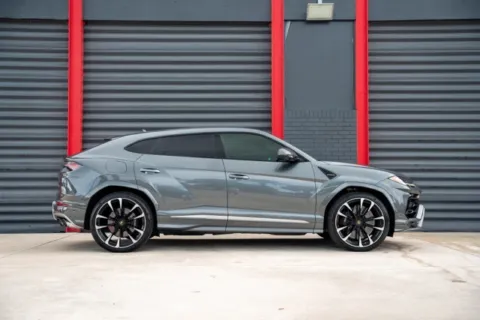 More photos of 2019 Lamborghini Urus at Gravity Autos Hollywood, FL