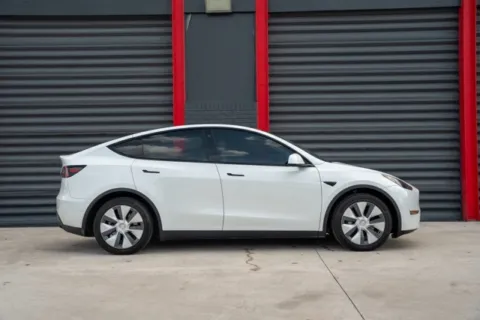 More photos of 2022 Tesla Model Y Long Range at Gravity Autos Hollywood, FL