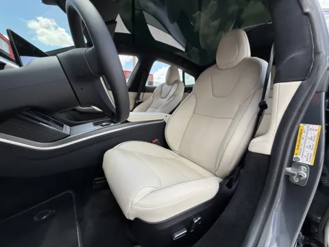 More photos of 2022 Tesla Model S Plaid at Gravity Autos Hollywood, FL