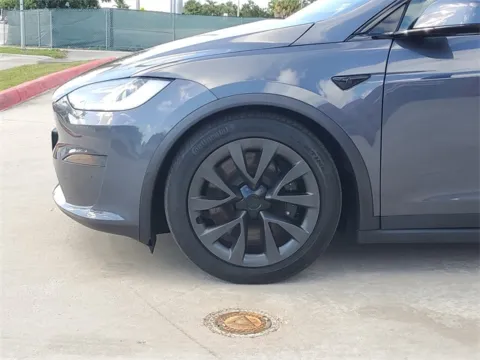 More photos of 2022 Tesla Model X at Gravity Autos Hollywood, FL