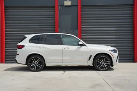 Photos of 2021 BMW X5 sDrive40i for sale in Hollywood, FL at Gravity Autos Hollywood