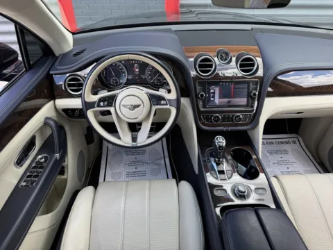 Another view of 2020 Bentley Bentayga Hybrid for sale in Hollywood, FL at Gravity Autos Hollywood