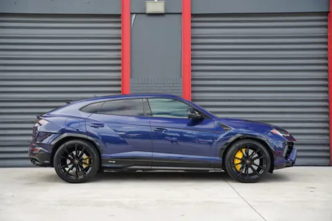 More photos of 2023 Lamborghini Urus S at Gravity Autos Hollywood, FL