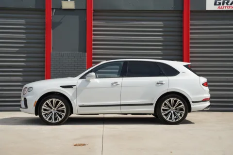 Photos of 2021 Bentley Bentayga V8 for sale in Hollywood, FL at Gravity Autos Hollywood