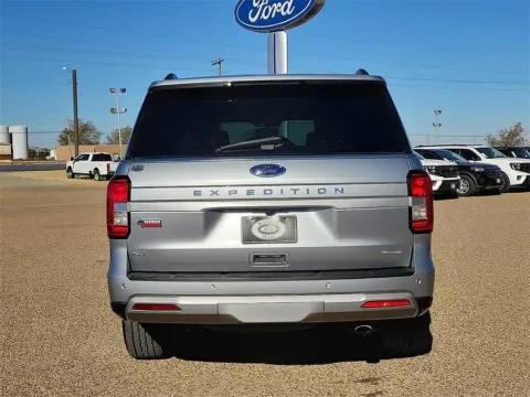 More photos of 2022 Ford Expedition XLT at Brownfield Ford, TX