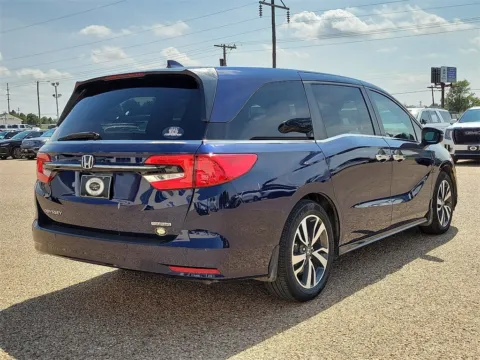 More photos of 2022 Honda Odyssey Touring at Brownfield Ford, TX