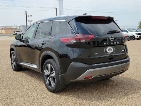 More photos of 2023 Nissan Rogue SL at Brownfield Ford, TX