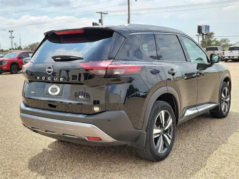 More photos of 2023 Nissan Rogue SL at Brownfield Ford, TX