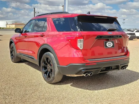 More photos of 2022 Ford Explorer ST at Brownfield Ford, TX