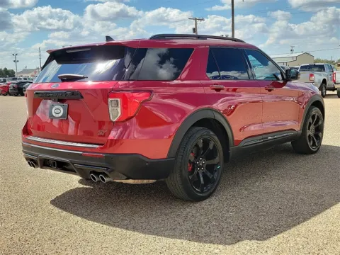 More photos of 2022 Ford Explorer ST at Brownfield Ford, TX