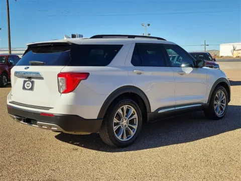More photos of 2022 Ford Explorer XLT at Brownfield Ford, TX