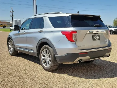 More photos of 2023 Ford Explorer Limited at Brownfield CDJR, TX