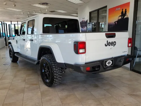More photos of 2025 Jeep Gladiator at Brownfield CDJR, TX