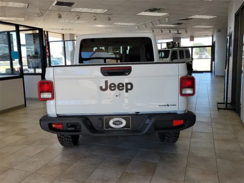 More photos of 2025 Jeep Gladiator at Brownfield CDJR, TX