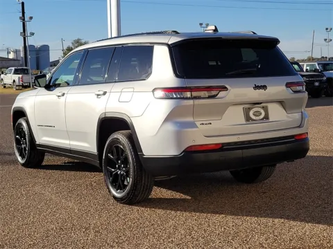 More photos of 2024 Jeep Grand Cherokee L Altitude at Brownfield CDJR, TX