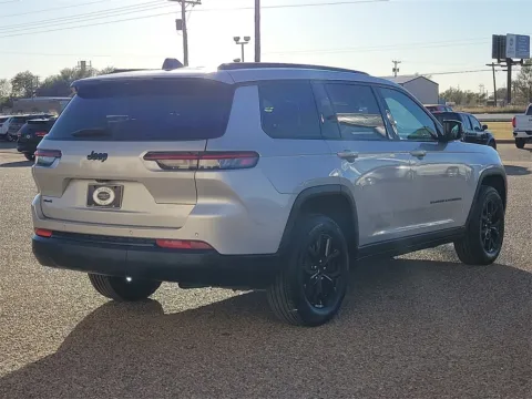 More photos of 2024 Jeep Grand Cherokee L Altitude at Brownfield CDJR, TX