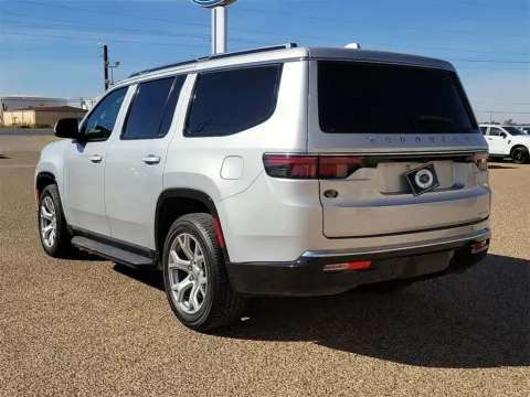 More photos of 2022 Jeep Wagoneer Series II at Brownfield CDJR, TX